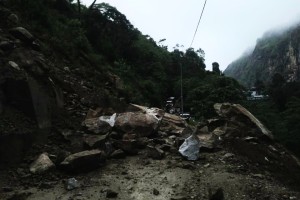 हावाडाँडामा पहिरो खस्यो, बेसीशहर–चामे सडक अवरुद्ध