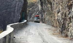 बेसीशहर-चामे सडकमा रातमा सवारी सञ्चालनमा रोक