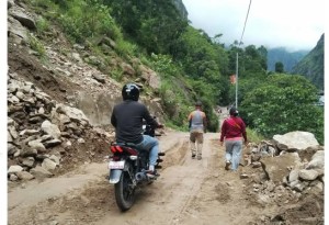 अपडेट : पहिरोले अवरुद्ध बेसीशहर–चामे सडक सुचारु