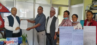 लमजुङ : प्याब्सनको मनोमानी शुल्क बृद्धिमा अभिभावकको विरोध 