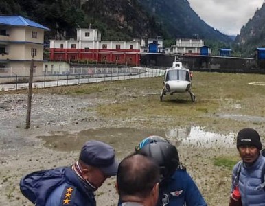 मनाङको हिमलुङ हिमालमा हिमपहिरो, १० जना सम्पर्कविहीन 