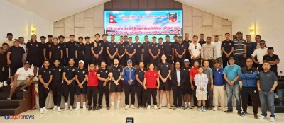 राष्ट्रिय फुटबल टोली अभ्यास खेलका लागि मनाङमा  