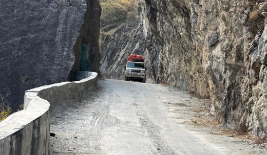 बेसीशहर-चामे सडकमा रातमा सवारी सञ्चालनमा रोक