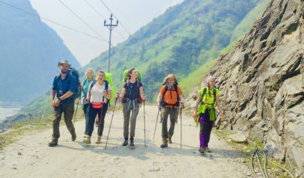 मनाङ पुगेका विदेशी पर्यटक फर्किन थाले