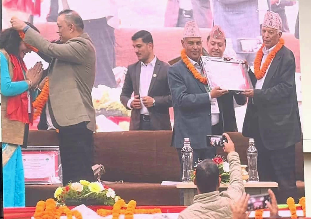 कृष्णप्रसाद कोइरालाले लिए कांग्रेस केन्द्रीय सदस्यको शपथ
