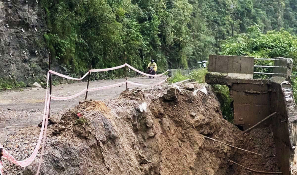 आँबुखैरेनी–मुग्लिङ सडक खण्ड सोमबार राति २ घण्टा बन्द 